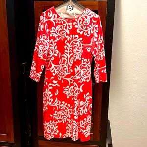 J.McLaughlin flattering dress in rich pink and white.(not red color)